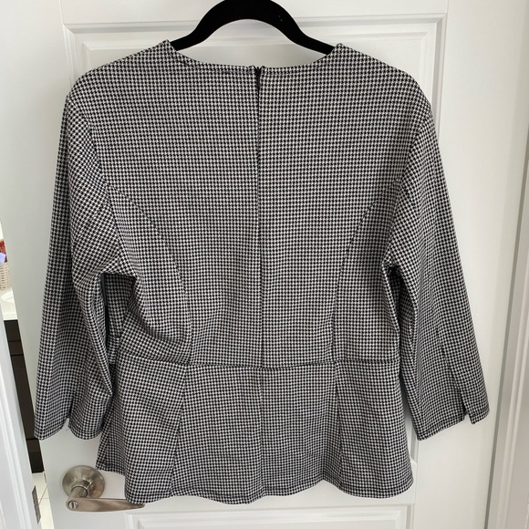 Very Flattering Houndstooth Peplum Blouse - Picture 5 of 9
